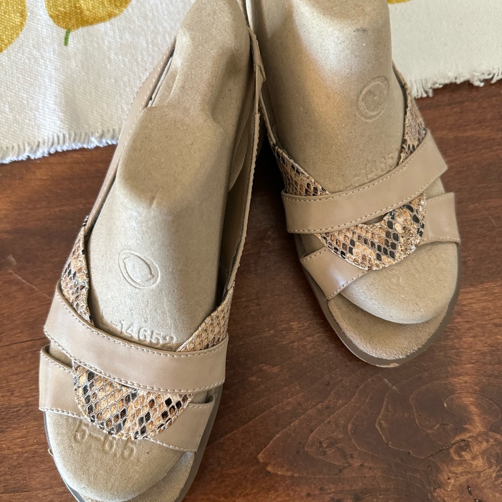 Naturalizer Beige Snake-Print Strap Sandals